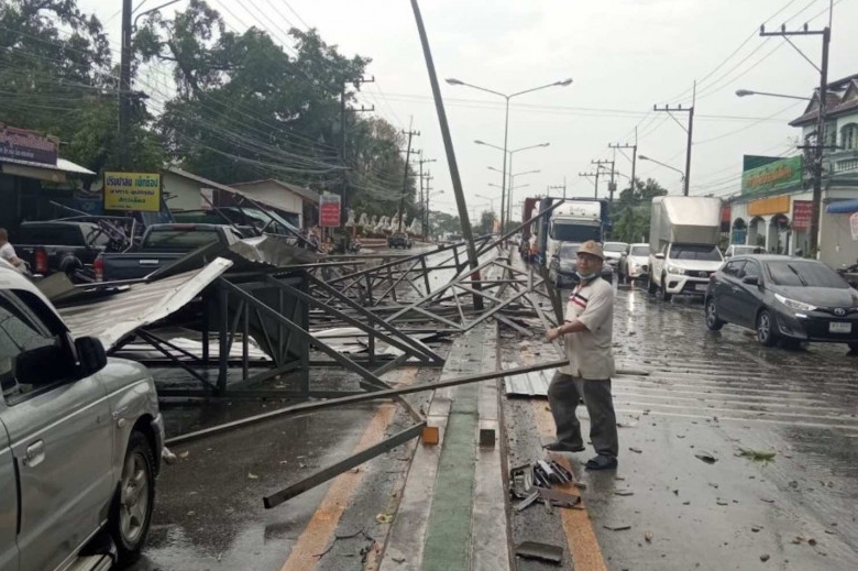 Chiang Mai Summer Storm, Gateway Arch Toppled