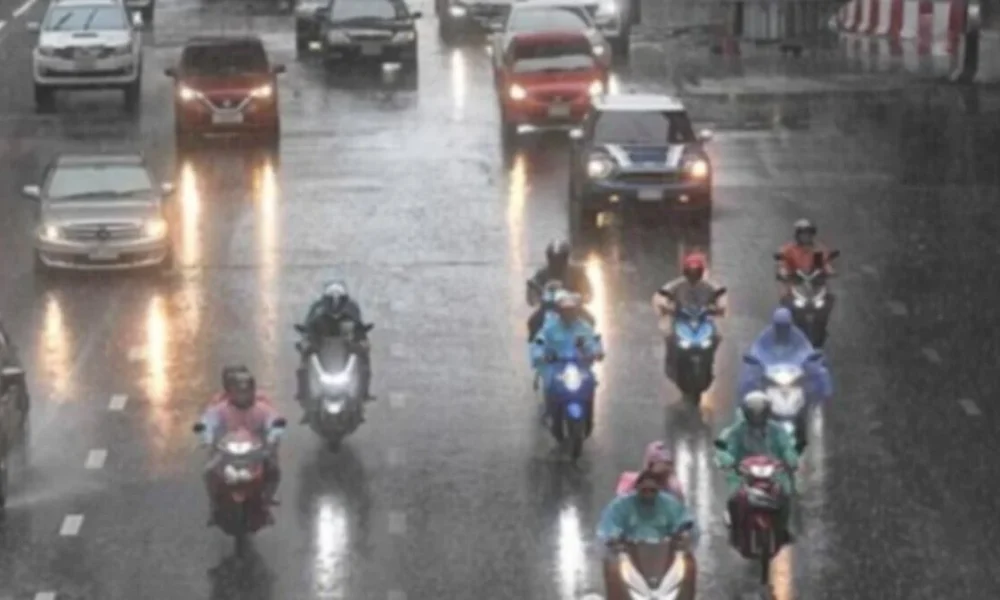 Heavy rain and high waves to hit 34 provinces in Thailand