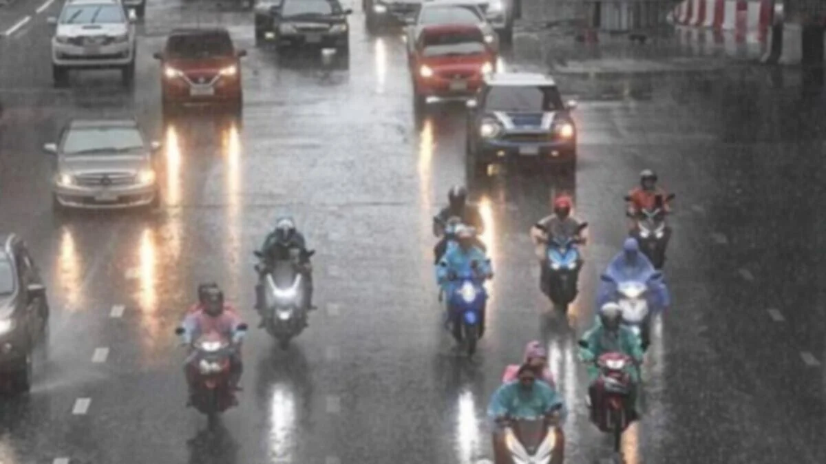 Heavy rain and high waves to hit 34 provinces in Thailand